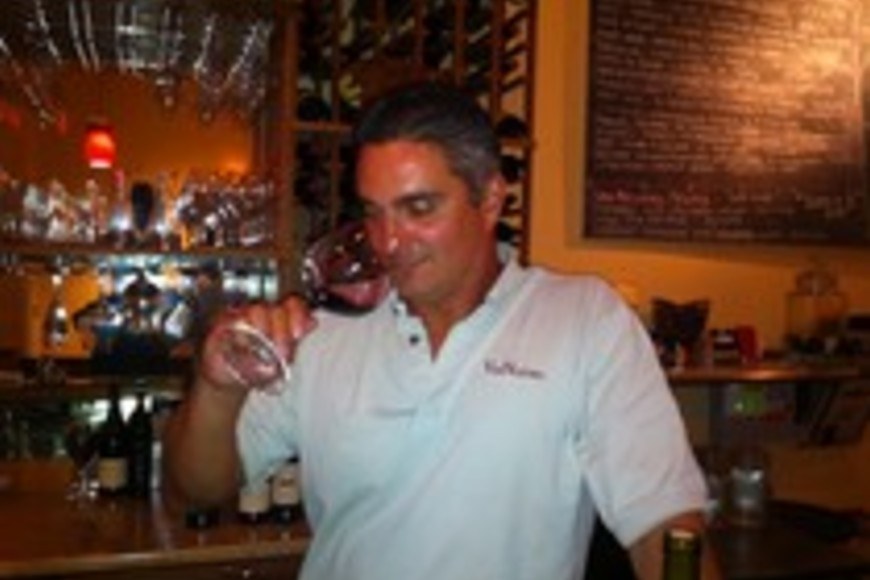 Large_dario_smelling_wine