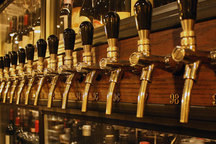 Small_panorama_most_wines_on_tap_flash