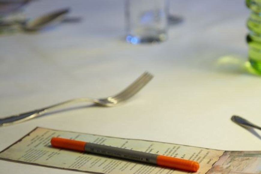 Large_table_closeup