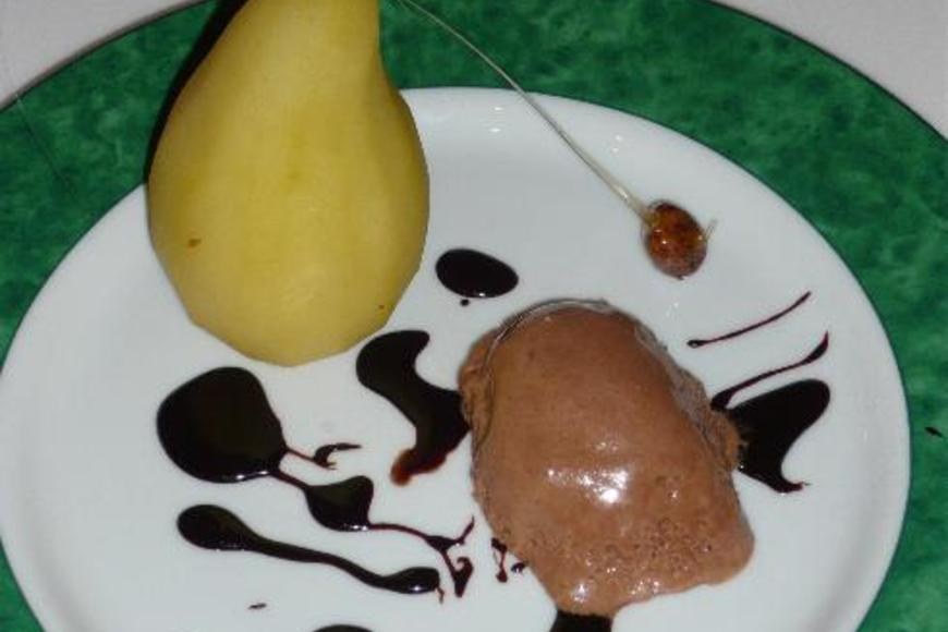 Large_supper-club-london-pears-poached-in-sauterne
